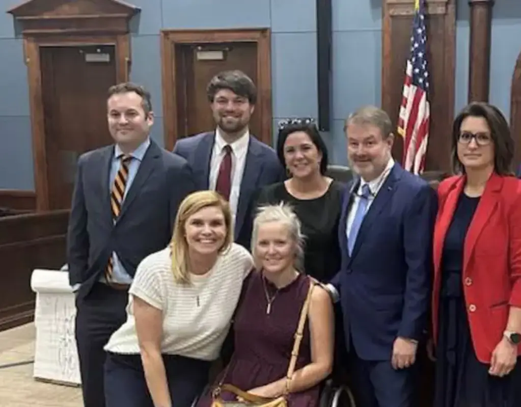 Georgia woman awarded $70,000,000 after she collapsed at home and woke up with no legs