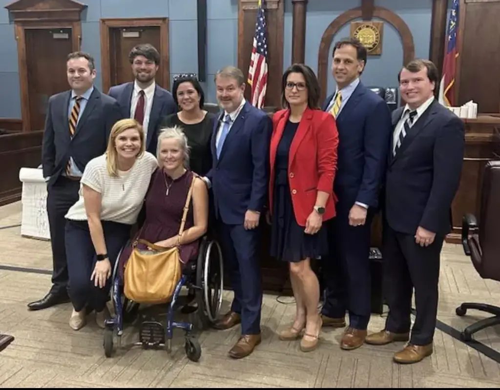 Georgia woman awarded $70,000,000 after she collapsed at home and woke up with no legs