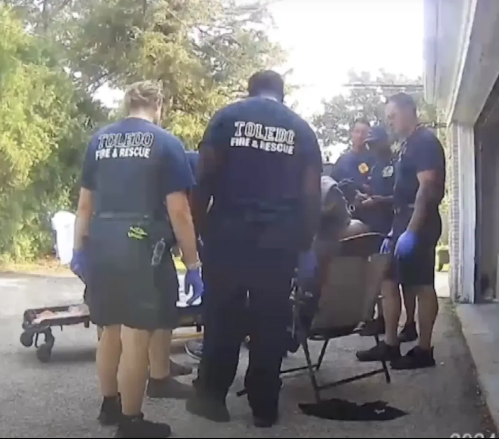 Within minutes, paramedics had arrived. Credit: WTOL11 (Screenshot)