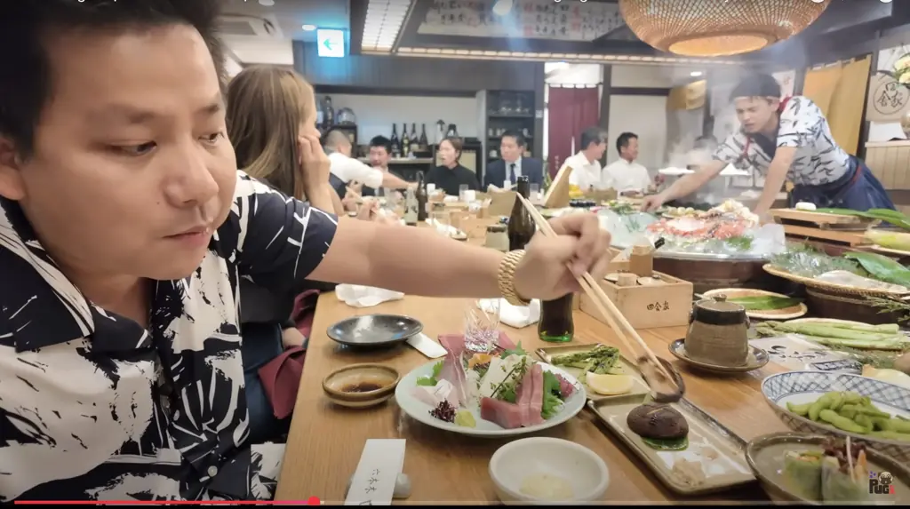 Social media users go nuts as food YouTuber fails to spot huge Hollywood A-lister sat right next to him during restaurant review