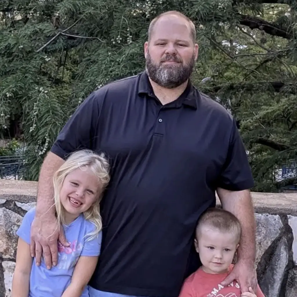 A father and his two young children have died. Credit: GoFundMe
