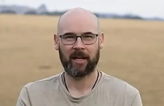 Man diagnosed with early-onset dementia aged 41 reveals sign that happens 'most evenings'