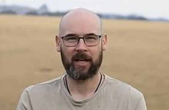 Man diagnosed with early-onset dementia aged 41 reveals sign that happens 'most evenings'