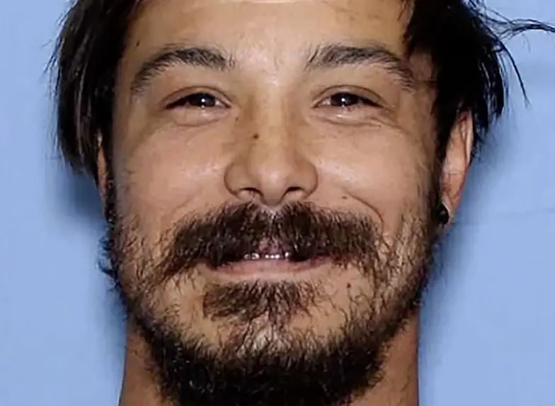 Police on hunt for Travis Decker accused of killing three daughters share sad update on search