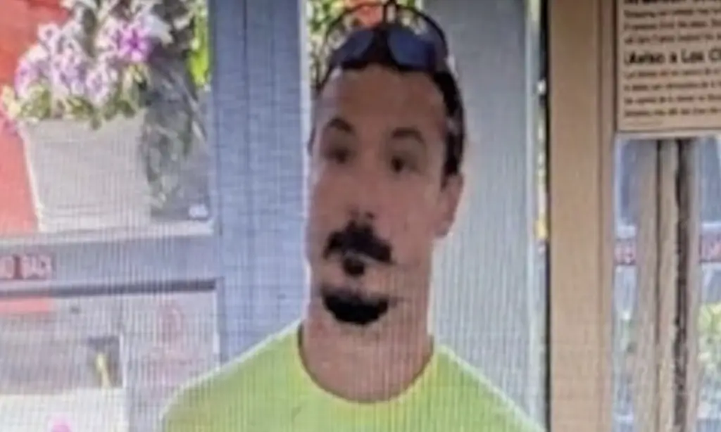 Woman who 'saw killer dad Travis Decker' has slammed cops for 'not following up' on sighting