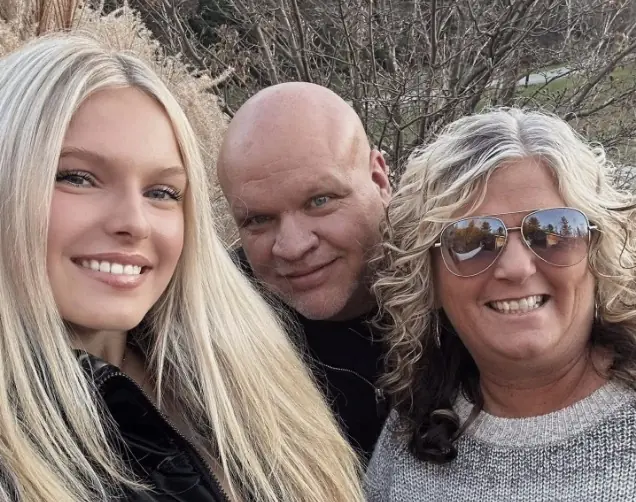 'Loving mom' dies in horrific tragedy while enjoying daughter's softball game under tree