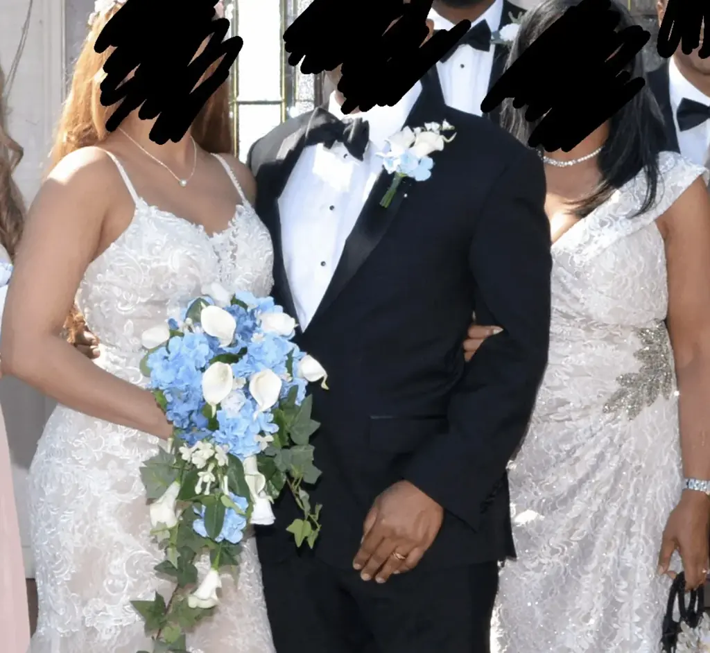 This bride's mother-in-law wore an almost identical dress to their wedding. Credit: r/weddingshaming / Reddit.