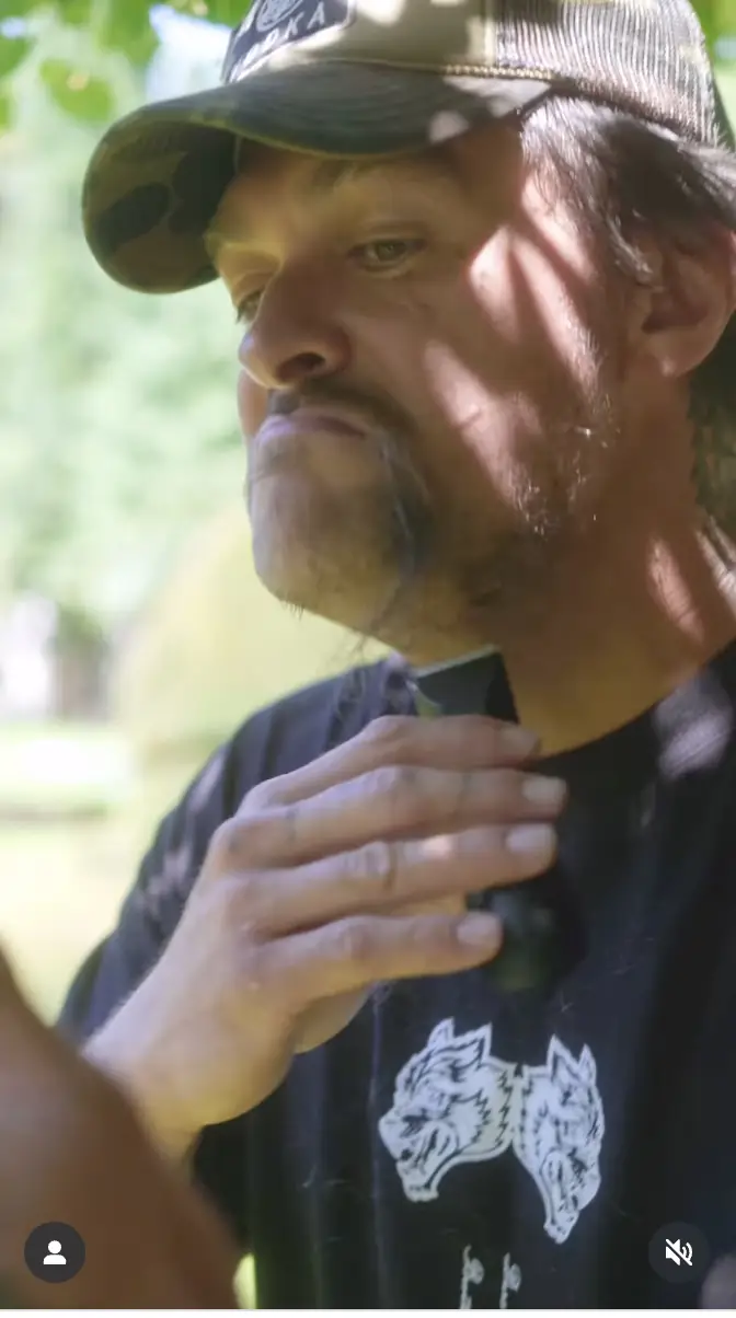 Hollywood legend looks unrecognizable after shaving off iconic beard for the first time in 6 years