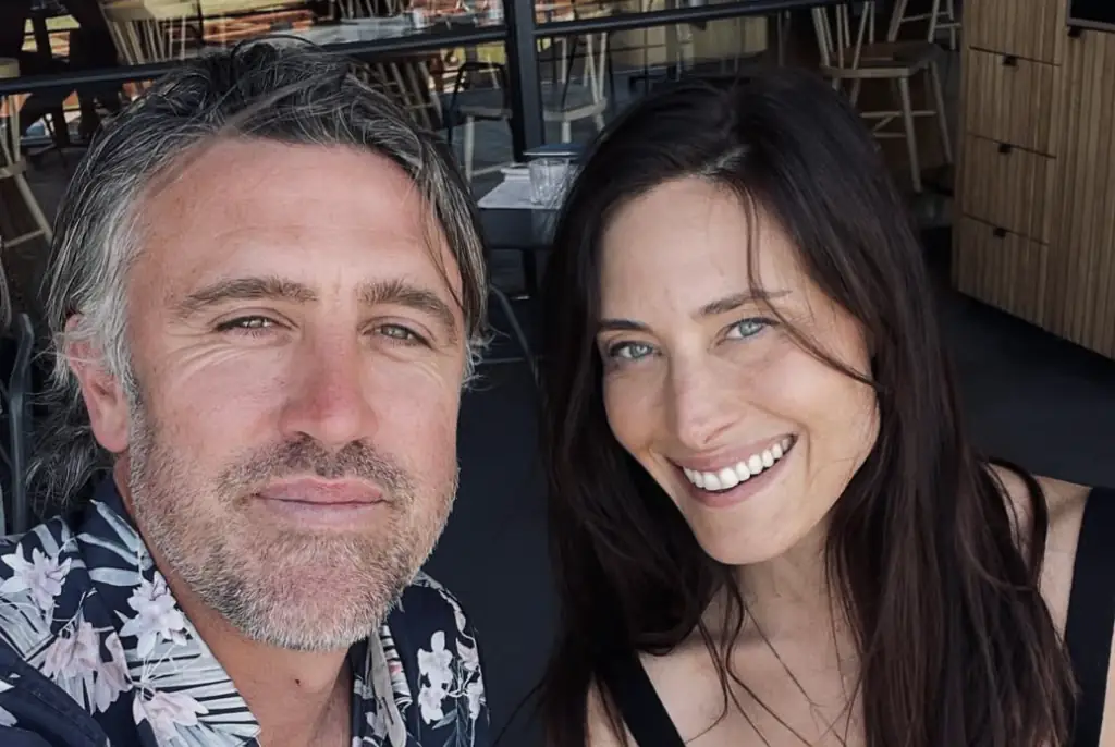 Bachelorette star announces pregnancy after using brother's sperm