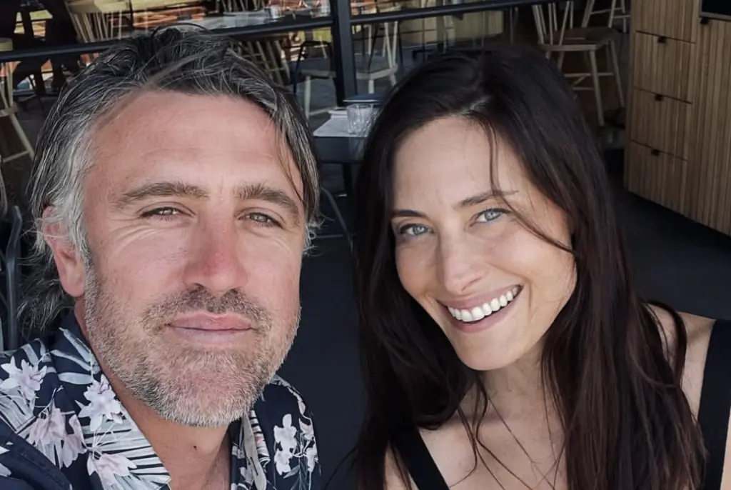 Bachelorette star announces pregnancy after using brother's sperm