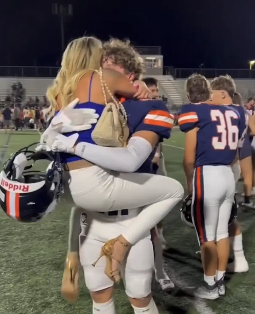 Credit: @ambslund / Instagram.