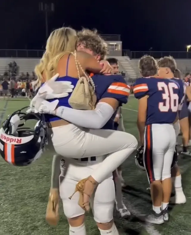 Credit: @ambslund / Instagram.