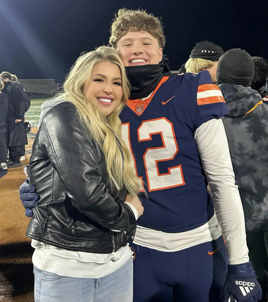 Credit: @ambslund / Instagram.