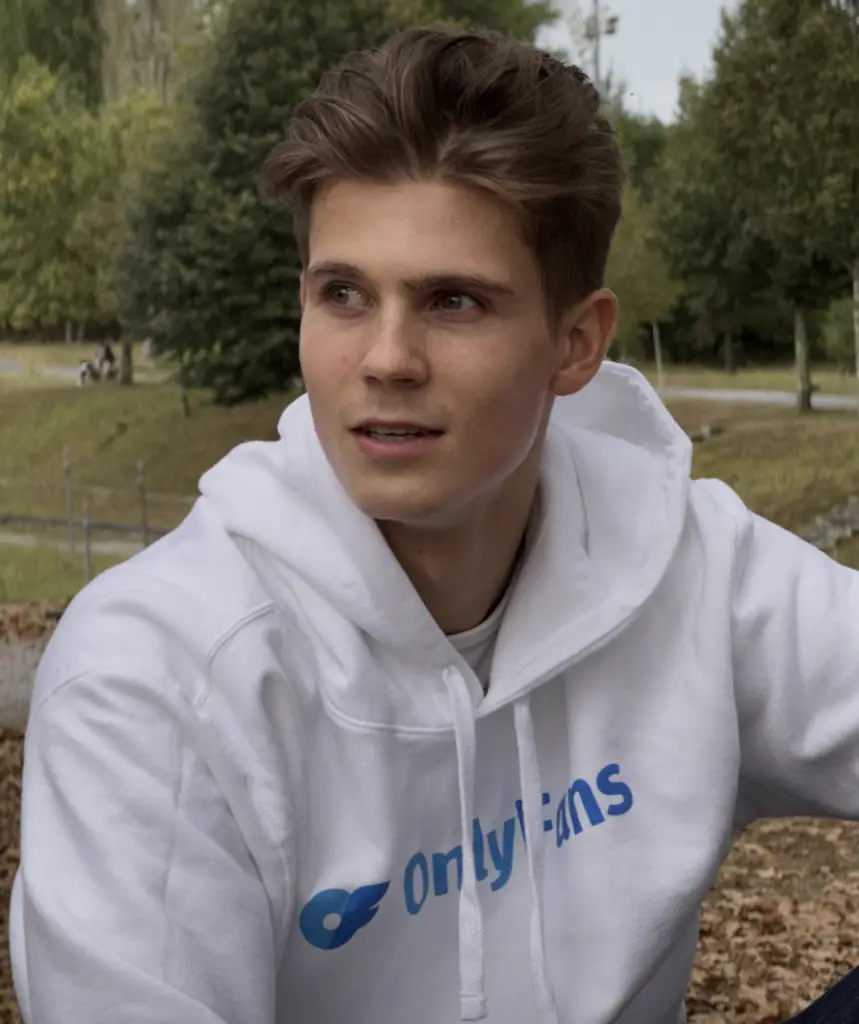 Credit: @kurtsadams / Instagram.