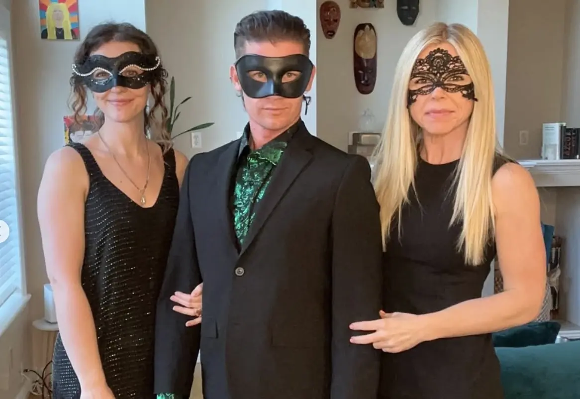 The three person relationship works for them. Credit: campthrouple / Getty