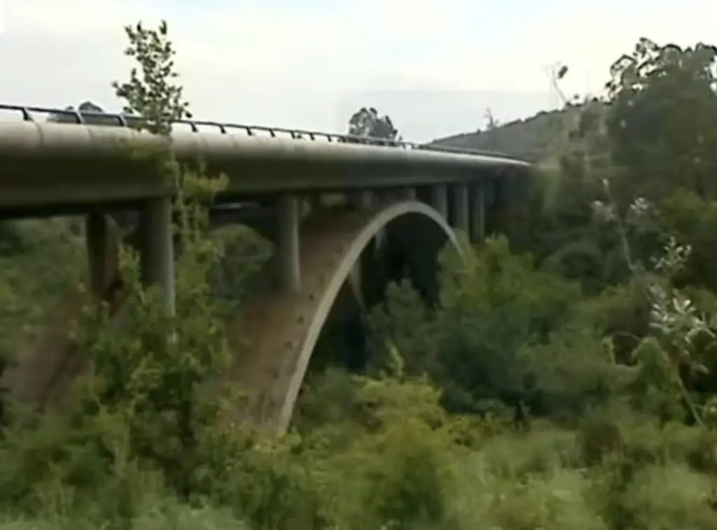 Vera had not been properly fastened to the bridge she jumped from. Credit: YouTube
