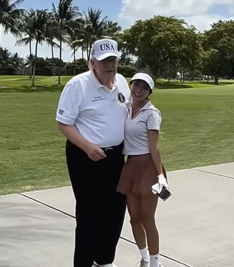 Trump posed with the female golfer. Credit: TikTok/@itsninacoates