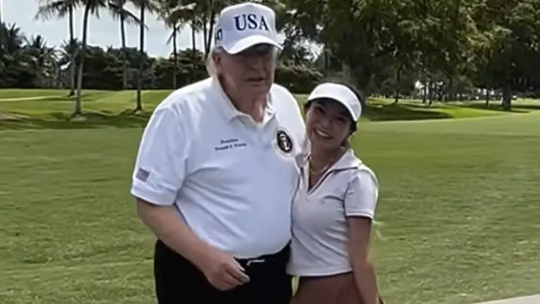 Trump posed with the female golfer. Credit: TikTok/@itsninacoates