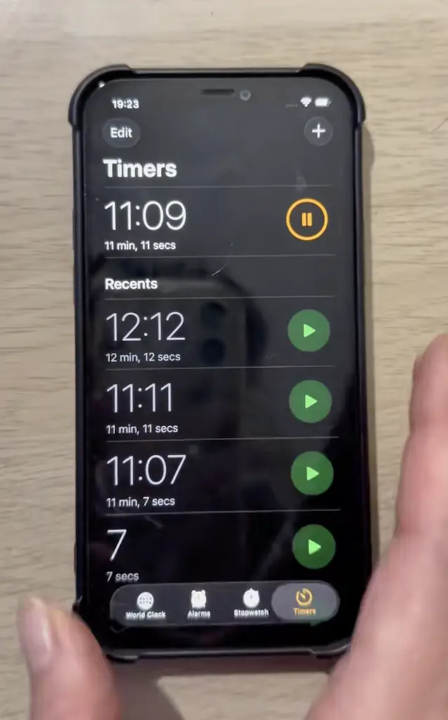 She set a timer on her phone for 11 minutes and 11 seconds. Credit: TikTok / Vero