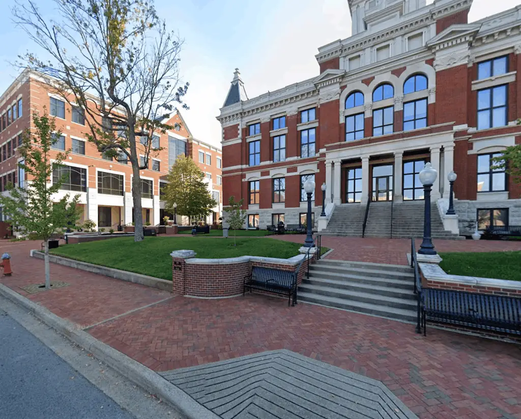 The shooting took place outside the Montgomery County Courthouse. Credit: Google Maps Street View