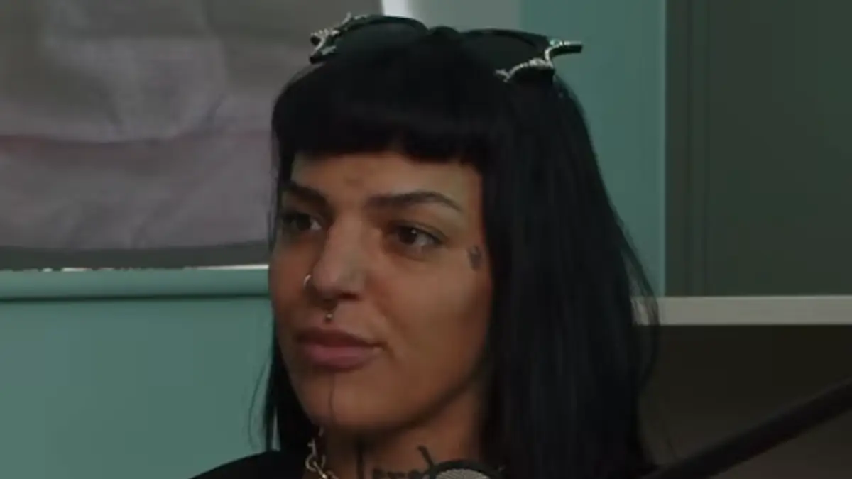 Adult Worker Exposes Horrifying Consequences For Clients Who Chew And Swallow Her Poop