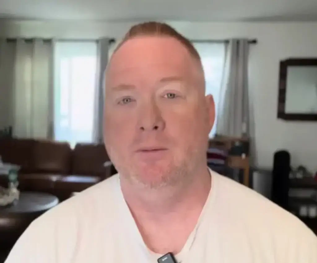 Dizzll TV documented his weight loss journey. Credit: YouTube/@DizzllTV