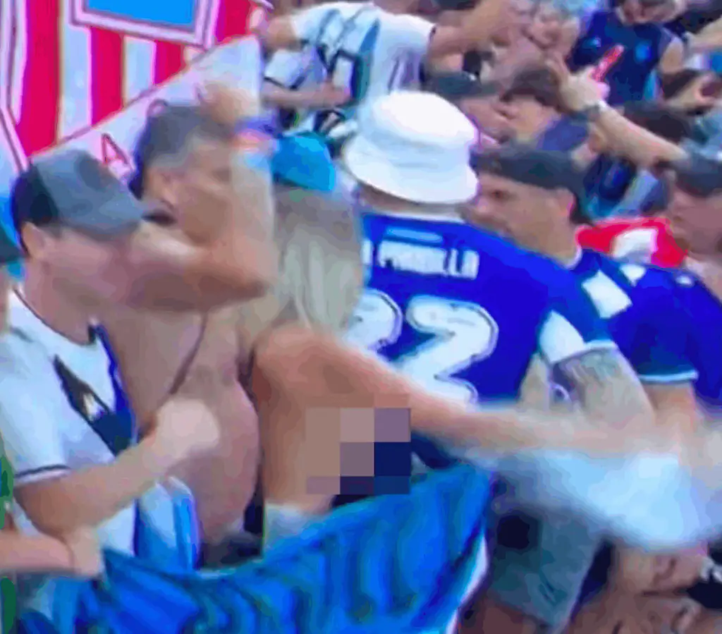 The ecstatic Argentina fan couldn't hold it together after the penalty shootout win. Credit: X