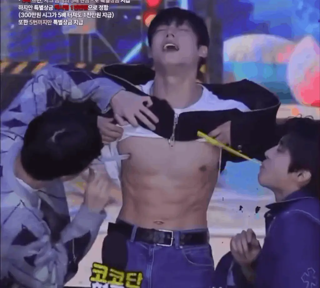 Choi Hyeok-guen has his nipples sucked on a livestream. Credit: Choi Hyeok-guen/TikTok
