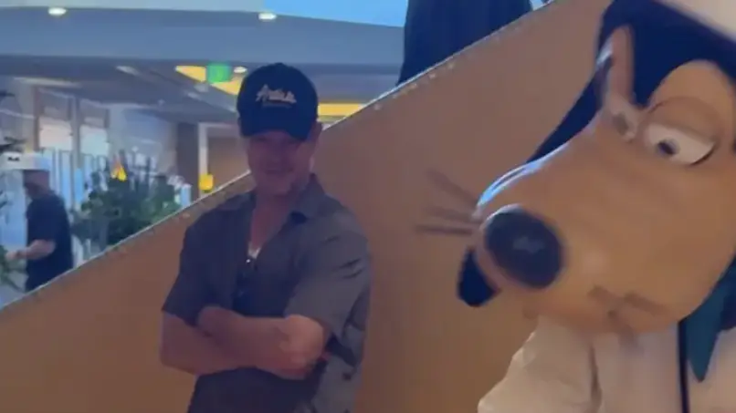 Matt Damon's reaction to this family's wholesome moment has gone viral. Credit: Instagram/@lorynpowell