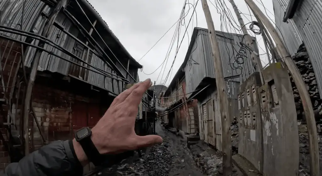The streets of La Rinconada are known for being full of crime once dark hits. Credit: YouTube/Zazza The Italian