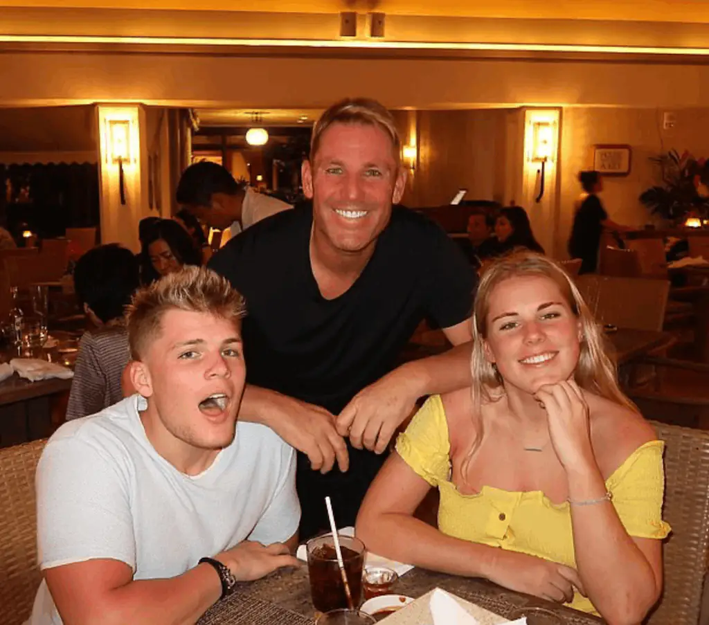Shane Warne and his children. Credit: Brooke Warne/Instagram