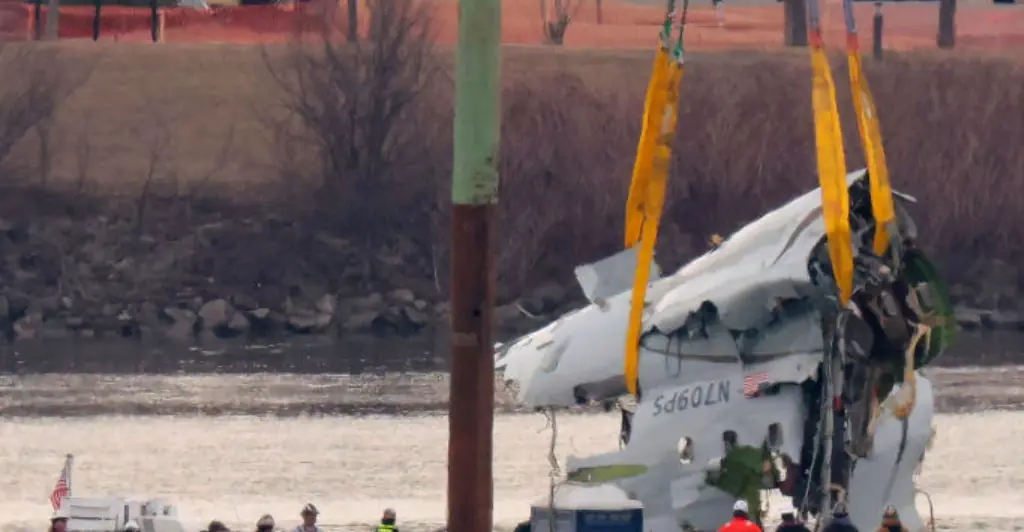 Father who lost wife and daughter in American Airlines plane crash shares heartwrenching moment he realized 'something was wrong'