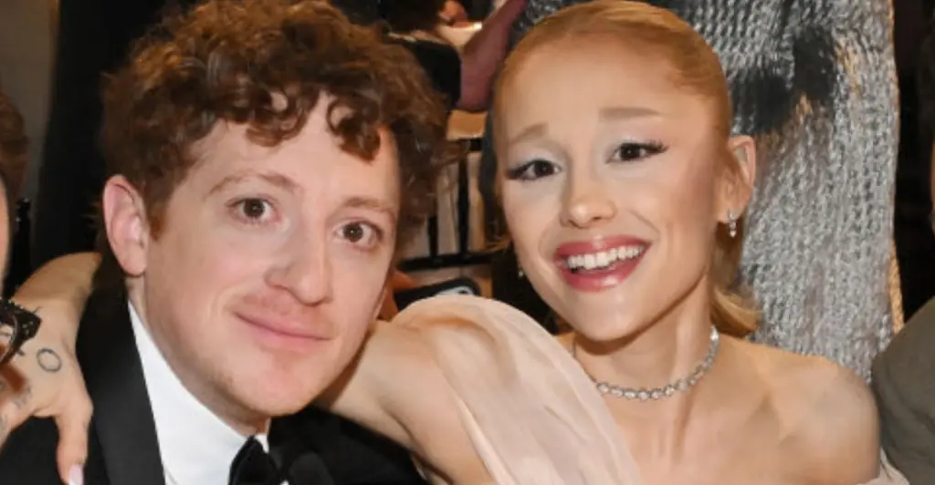 Lip reader reveals what protective Ethan Slater whispered to Ariana Grande during SAG awards