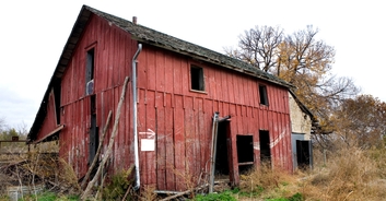 Woman shares chilling details after being held captive in disused barn for four years after meeting man on dating app