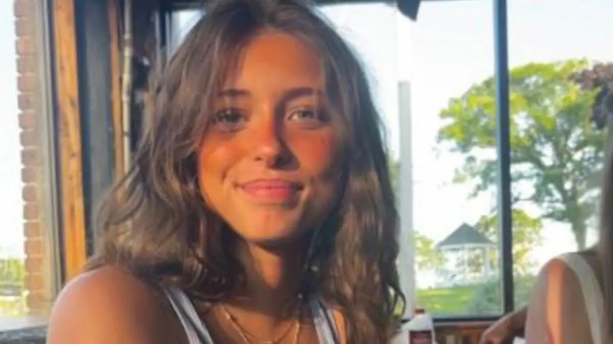 Evelyn Smith Beautiful Mid meme girl