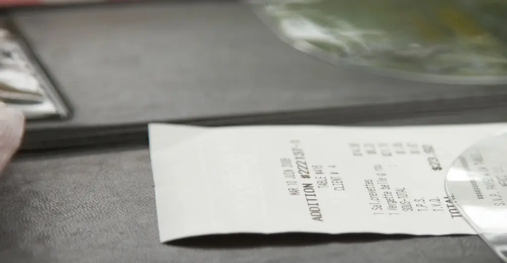 'Pathetic' streamer banned after allegedly taking homeless woman out on a date and then leaving her with the check