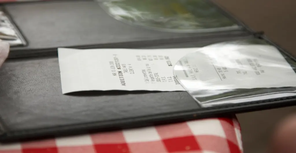 'Pathetic' streamer banned after allegedly taking homeless woman out on a date and then leaving her with the check