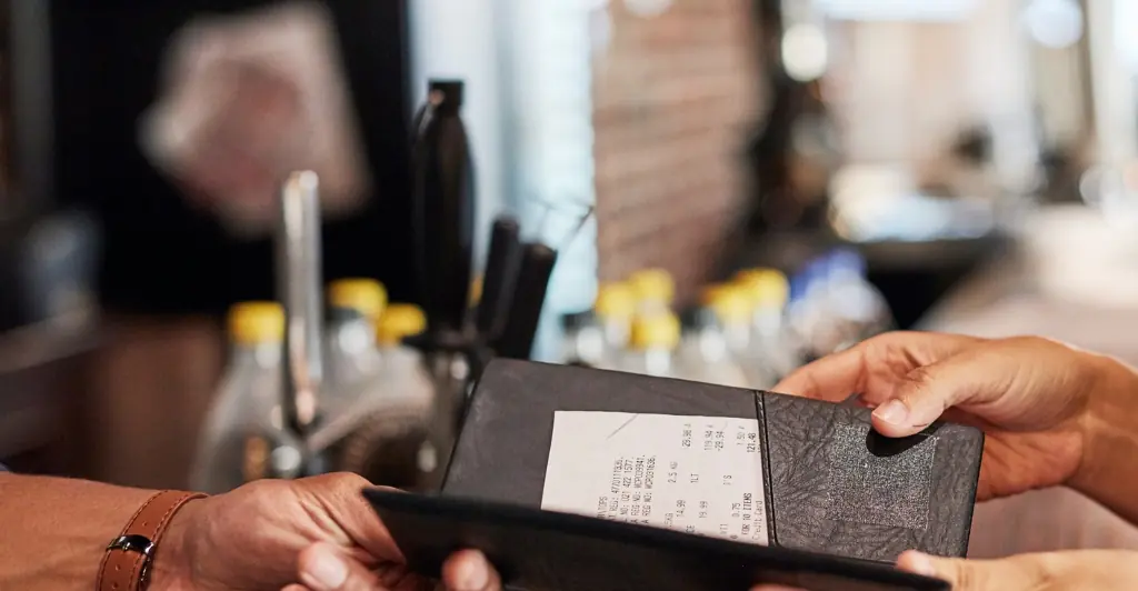 American couple reportedly pay for everybody's meal in packed Canadian restaurant to 'apologize' for Trump