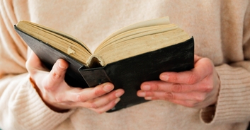 Pastor who announced wife's death by suicide to congregation 'tried to raise her from the dead'