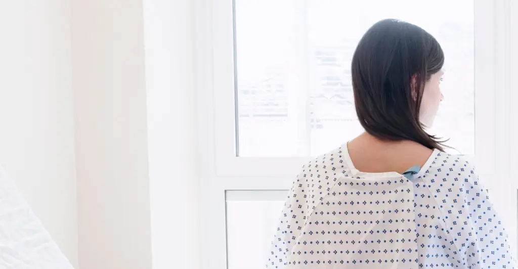 Woman shares 3 symptoms she ignored before being diagnosed with stage 4 cancer at 28