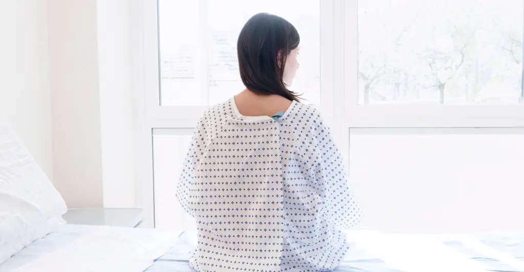 Woman shares 3 symptoms she ignored before being diagnosed with stage 4 cancer at 28