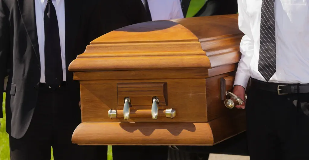 High school valedictorian leaves audience in tears with moving speech hours after burying his father