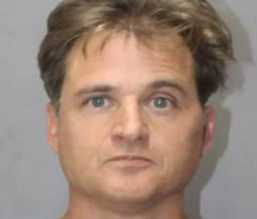 Hawaii doctor's chilling 10-word message to son after he tried to push wife off trail and bash her head with a rock