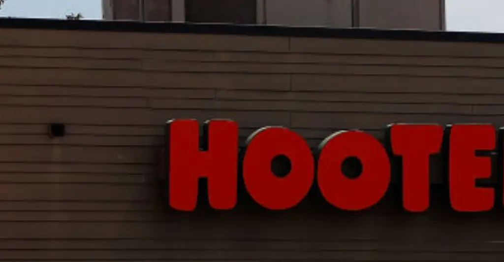 Hooters waitress claims wearing one accessory bagged her $700 in tips on a single shift