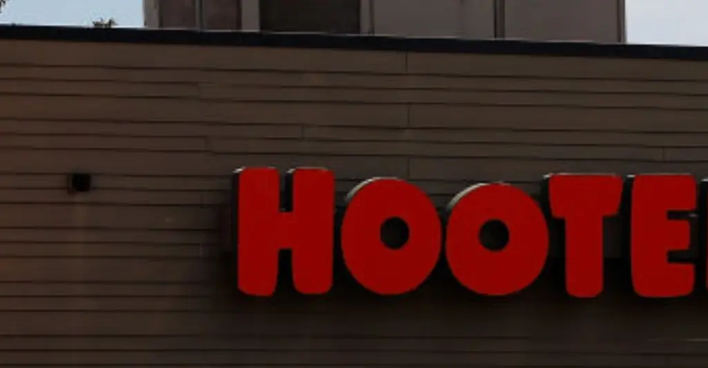 Hooters waitress claims wearing one accessory bagged her $700 in tips on a single shift