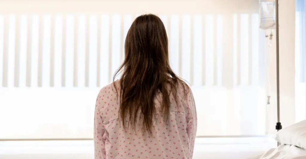 Woman who was diagnosed with terminal cancer at 34 reveals the subtle signs she ignored for months