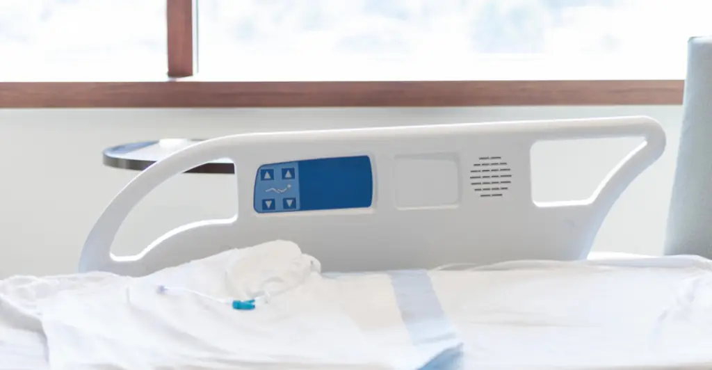 Woman issues urgent warning after losing her eye in horrifying freak accident while walking her dog