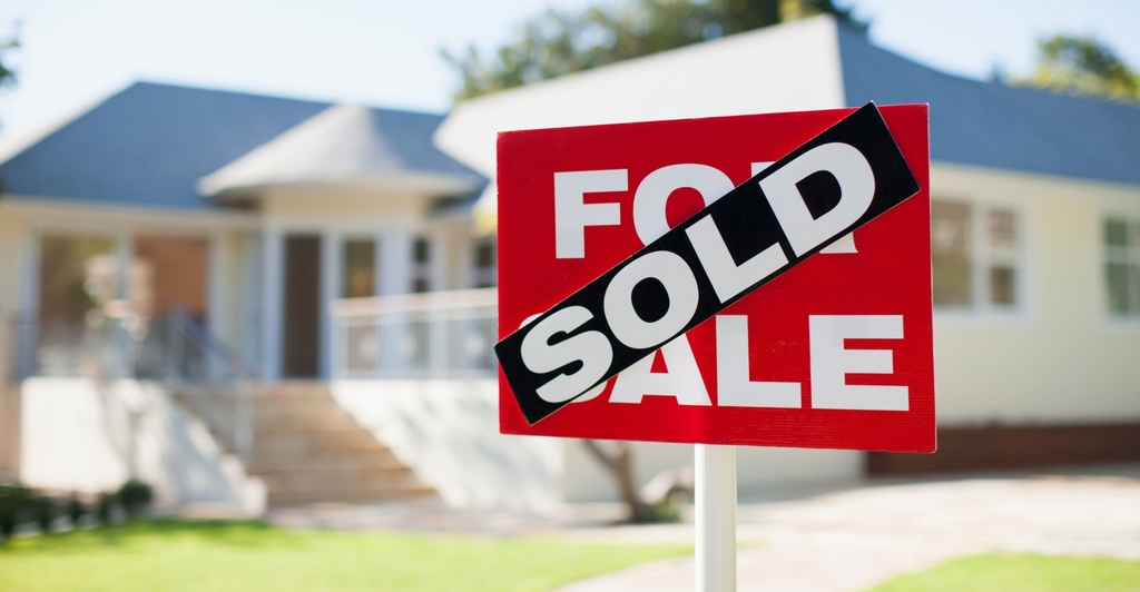 housesold1.jpg