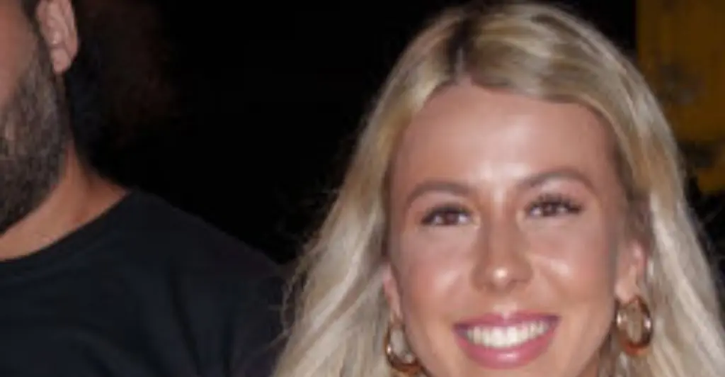 'Hawk Tuah Girl' Hailey Welch gets painfully awkward crowd reaction during country music festival performance