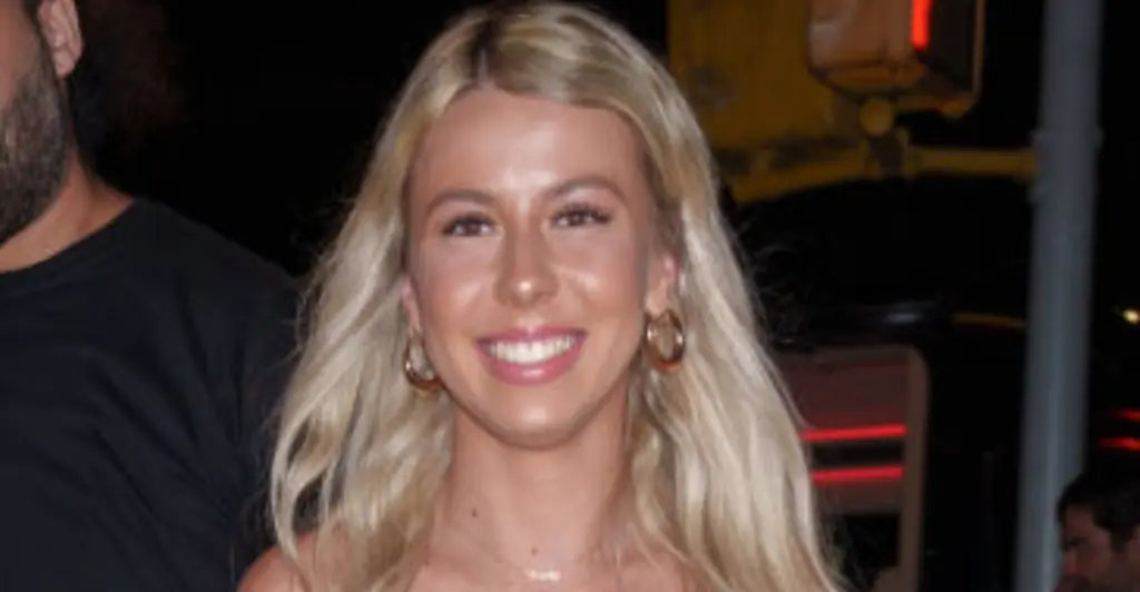 'Hawk Tuah Girl' Hailey Welch gets painfully awkward crowd reaction during country music festival performance
